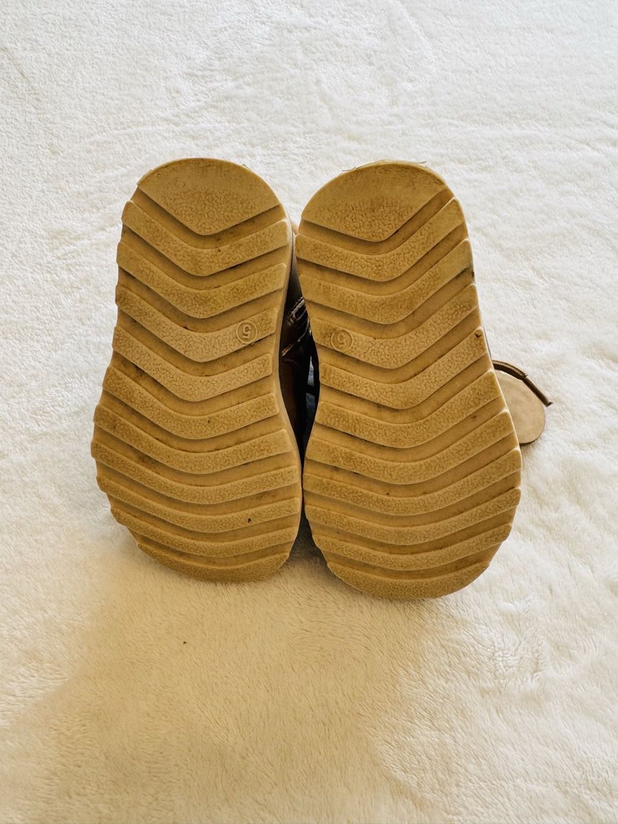 Scarpe per ragazzi: Schuhe Grösse 20/21 – Usato da Urdorf venduto da matu89 4