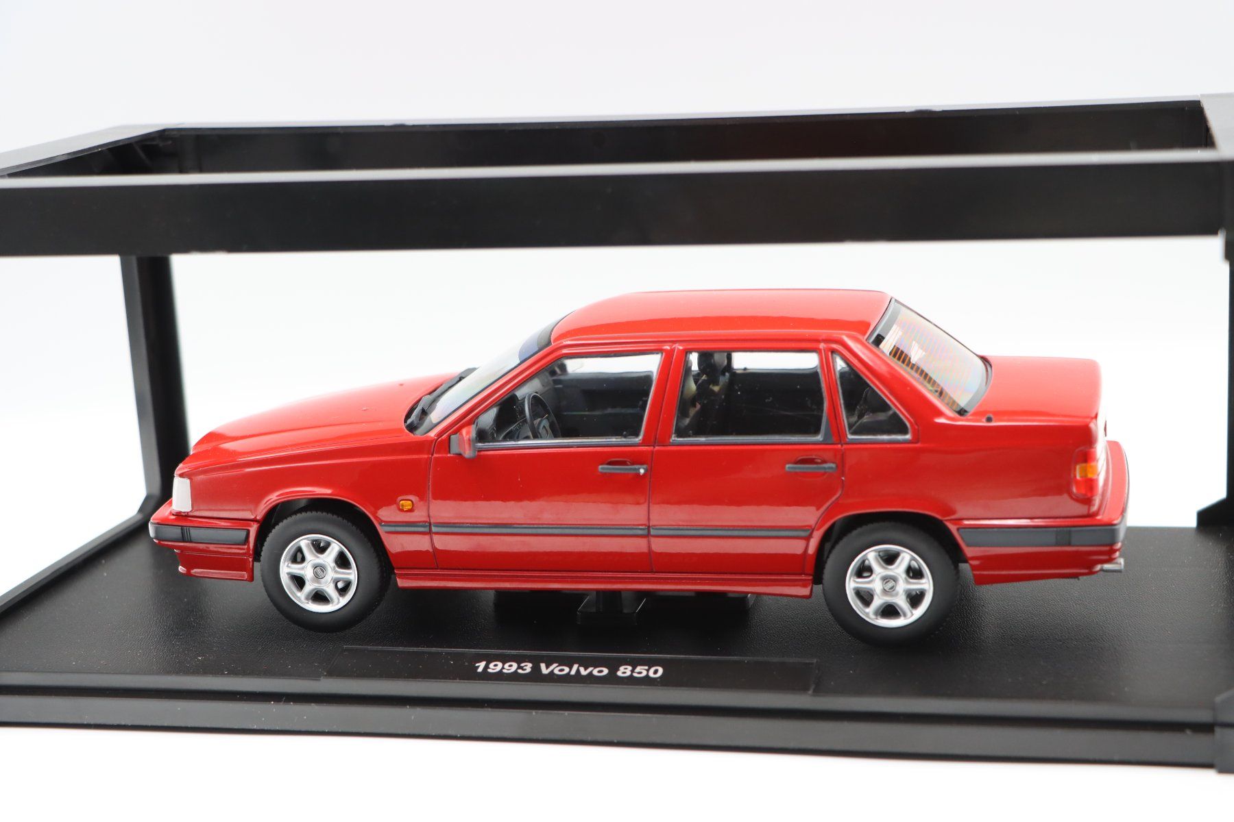 Volvo Modellini d'auto: Volvo 850 1993 1:18 Triple9 – Nuovo e nell'imballaggio originale da Bühl b.Aarberg venduto da modelldiecast 4