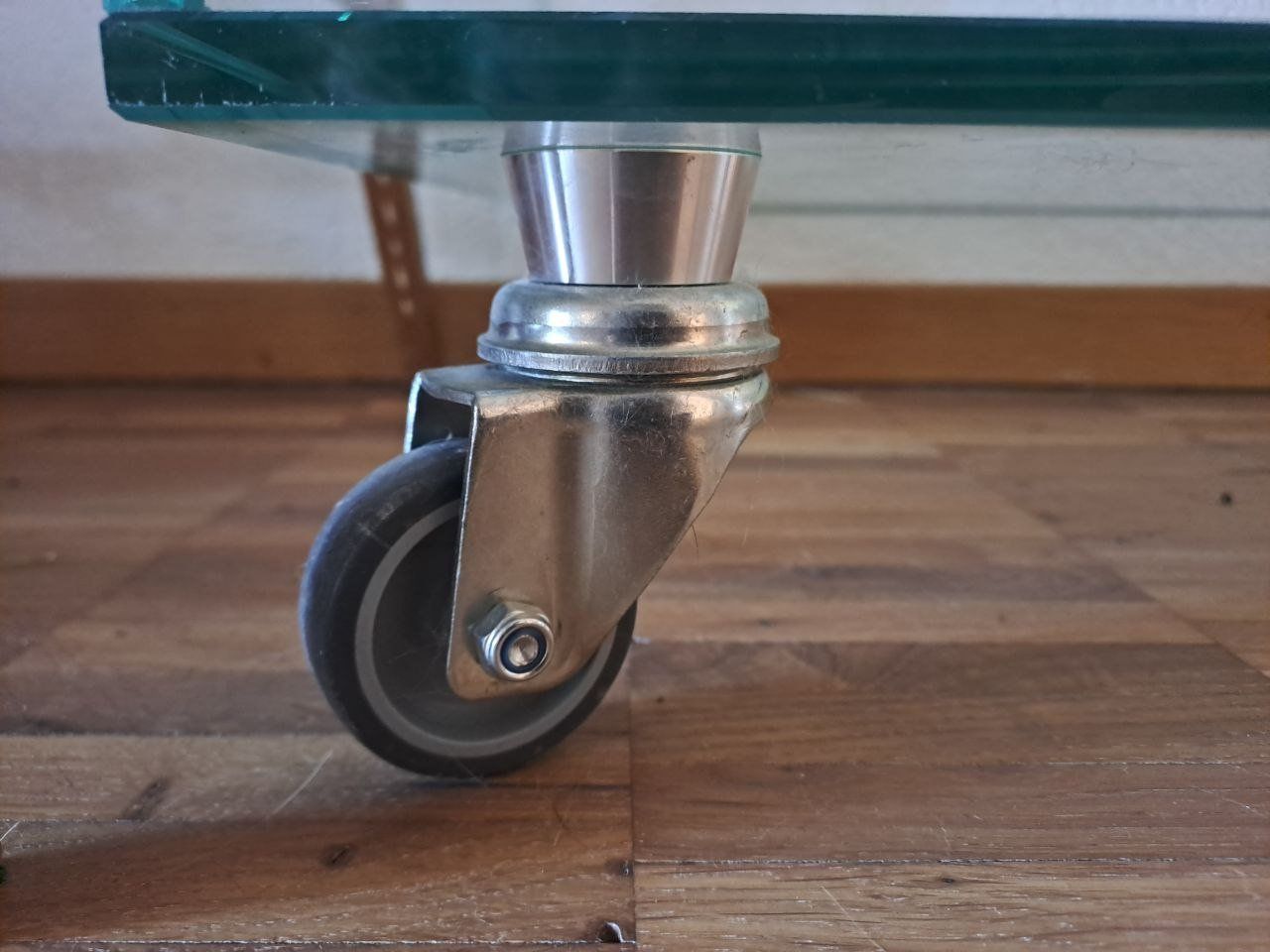 Mobili TV: Glas TV Möbel auf Rollen – Usato da Zürich venduto da tulalitulala 3