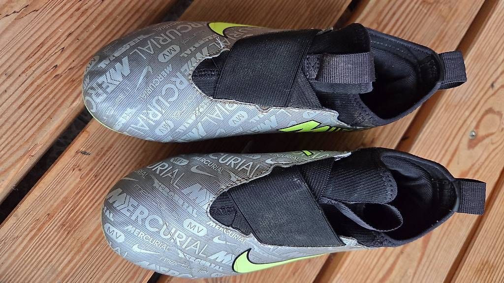 Schuhe für Jungen: Fussballschuhe Adidas Grösse 35.5 – Gebraucht aus Würenlingen von ram_97c8