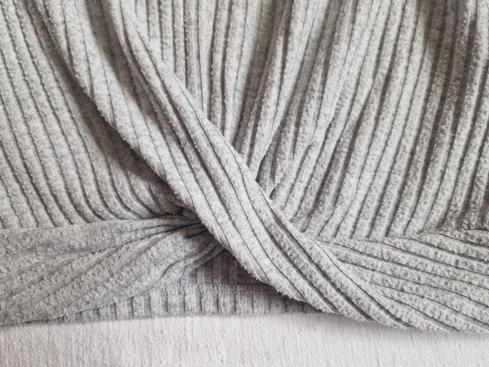 C&A Maglioni & Felpe: C&A Mädchen Pullover Grau Elegant Gr. 128 – Usato da Muri b. Bern venduto da rol_xtf8 1