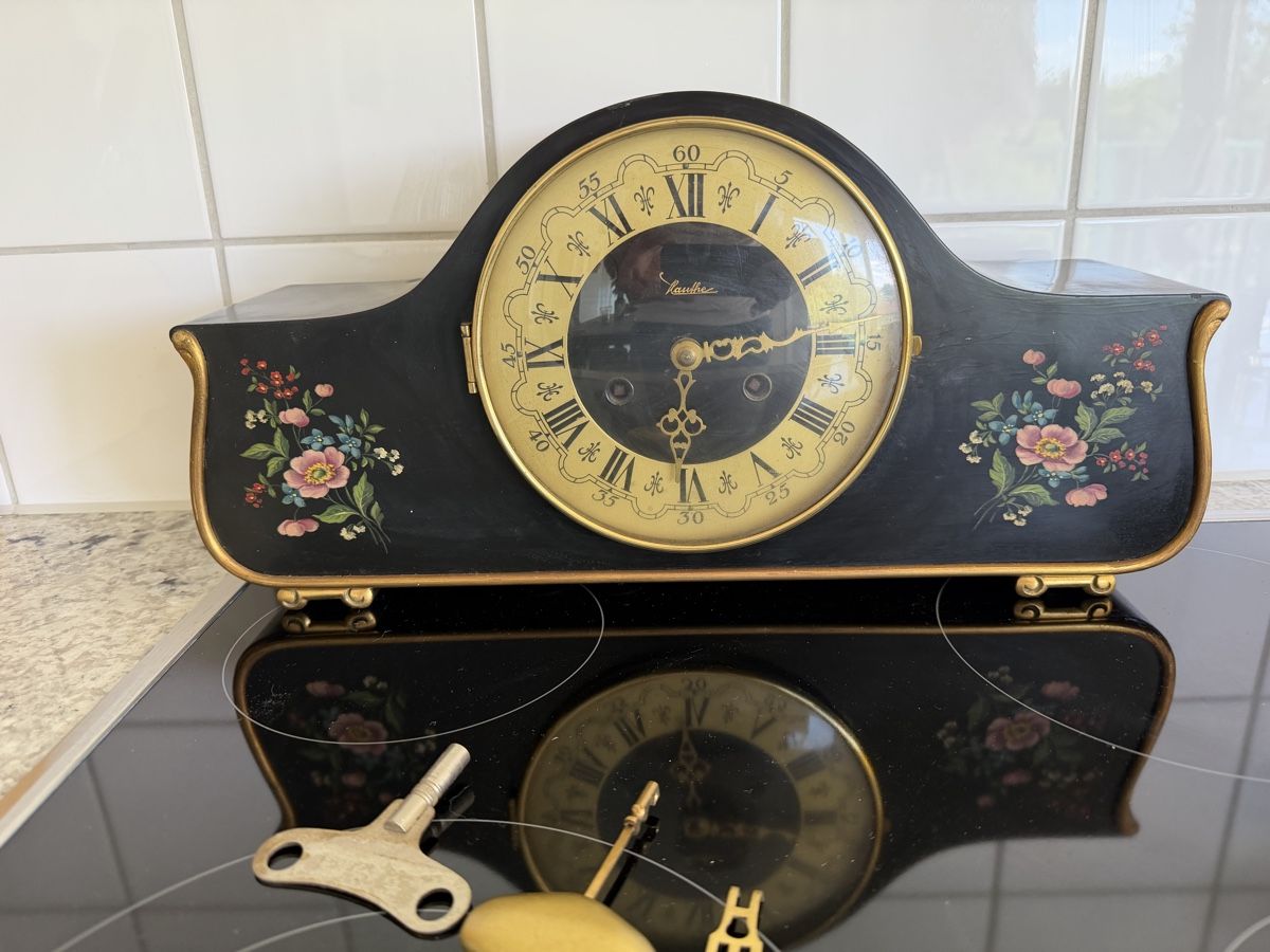 Orologi da terra & Orologi da parete: Antiker Pendeluhr mit Blumenmuster & passender Sockel – Difettoso da Zürich venduto da sne.swiss 8