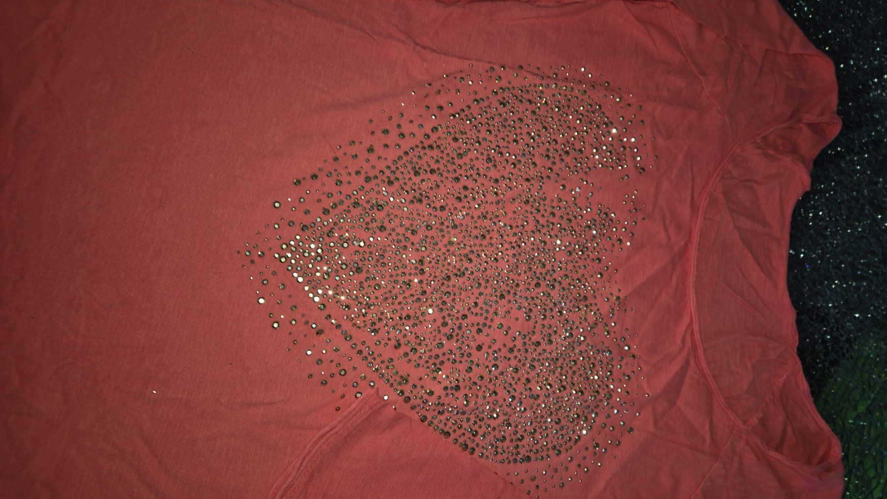 Canottiere & Pantaloni: Maglia corallo con cuore – Usato da Gordevio venduto da RUBY104 1