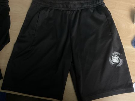 Neue Puma Trainingsshorts Gr. 164 - Ideal für den Sport!
