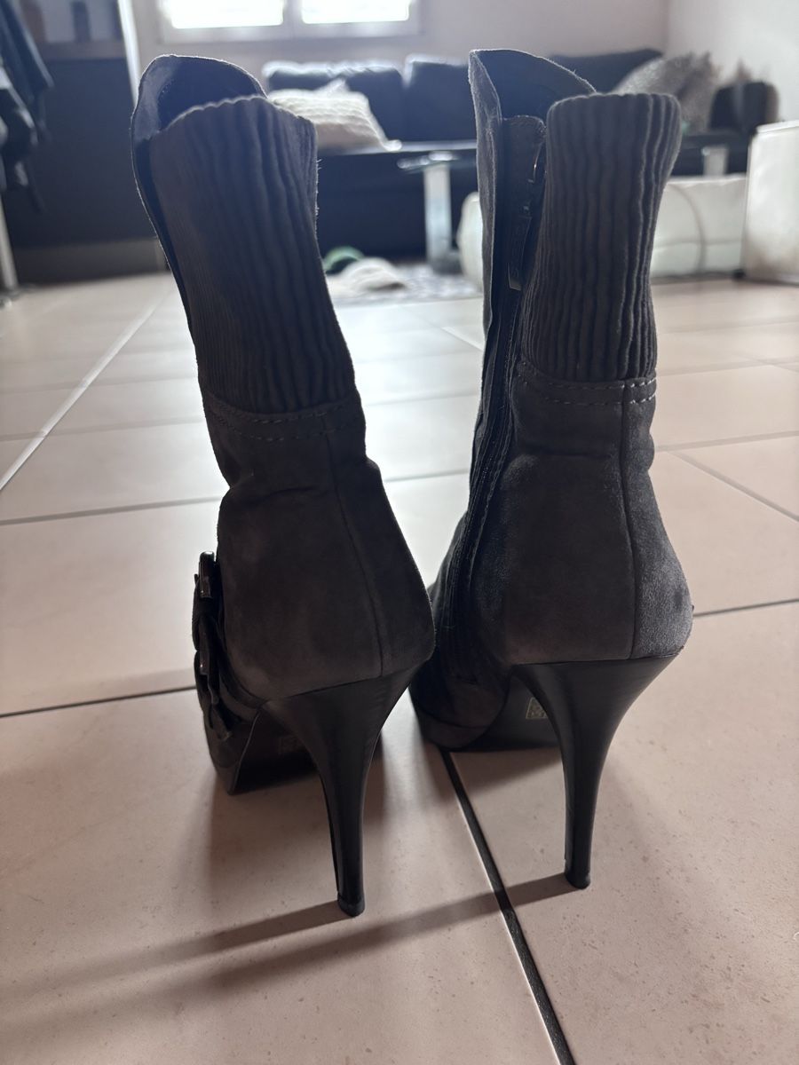 Guess Scarpe da donna: Bottines Guess – Usato da Saxon venduto da Mel_b224 4