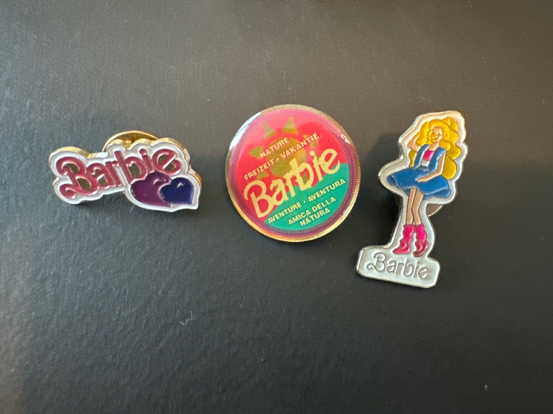 Placchette & Badge: Pin Barbie Lot – Usato da Galgenen venduto da rub_f6kh