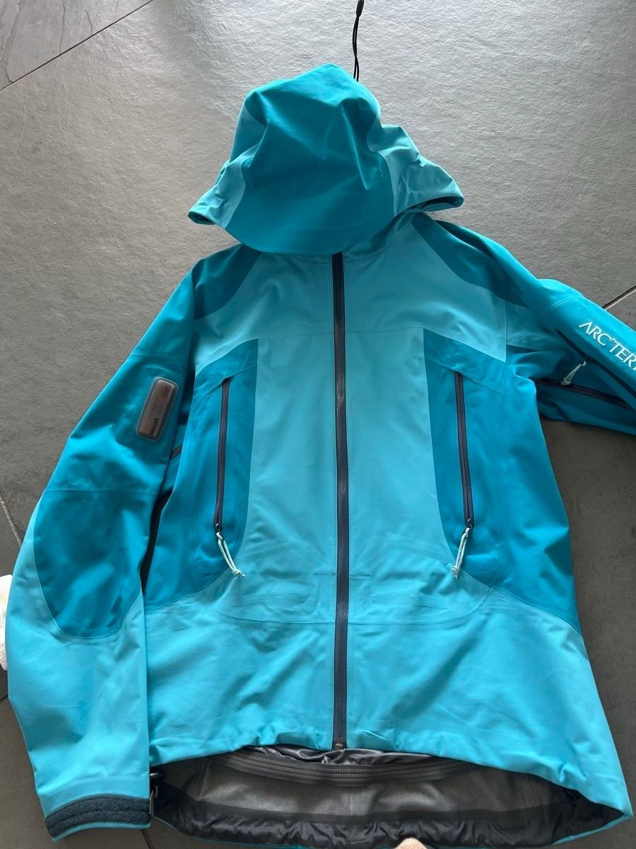 Arcteryx Jacken: Arcteryx Gore Tex Jacke Damen – Neu (gemäss Beschreibung) aus Rapperswil SG von ale_xg9f 4
