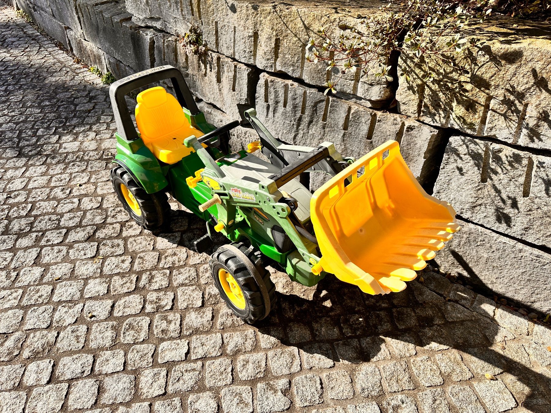 Rolly Toys Fahrzeuge für Kinder: Kindertraktor mit Schaufel – Gebraucht aus Udligenswil von  3