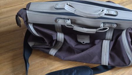 Reisetasche braun grau gebraucht mit Schultergurt