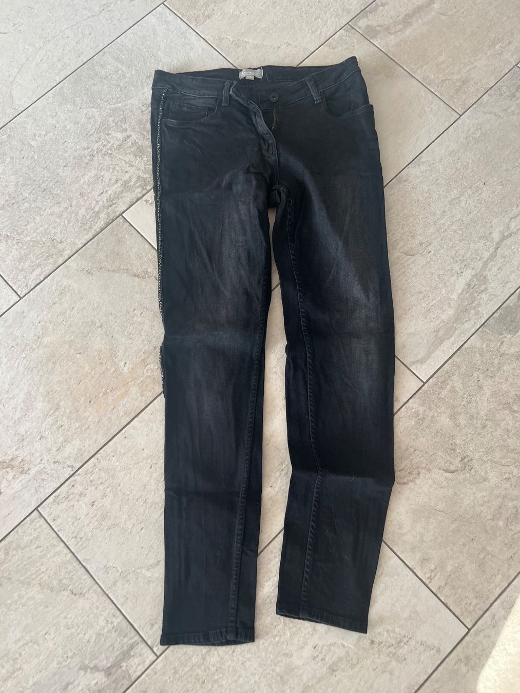 Jeans: Jeans Gr.44 schwarz neu – Nuovo (secondo la descrizione) da Seewen SO venduto da Muggi3