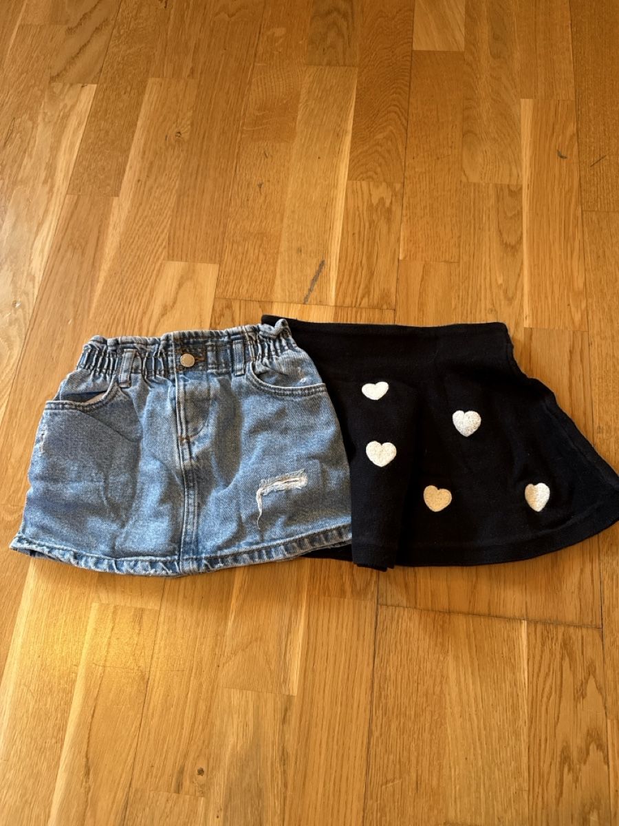 Vestiti & Gonne: Röckli Set Mädchen, Gr. 92+98 – Usato da Ottikon venduto da Domito