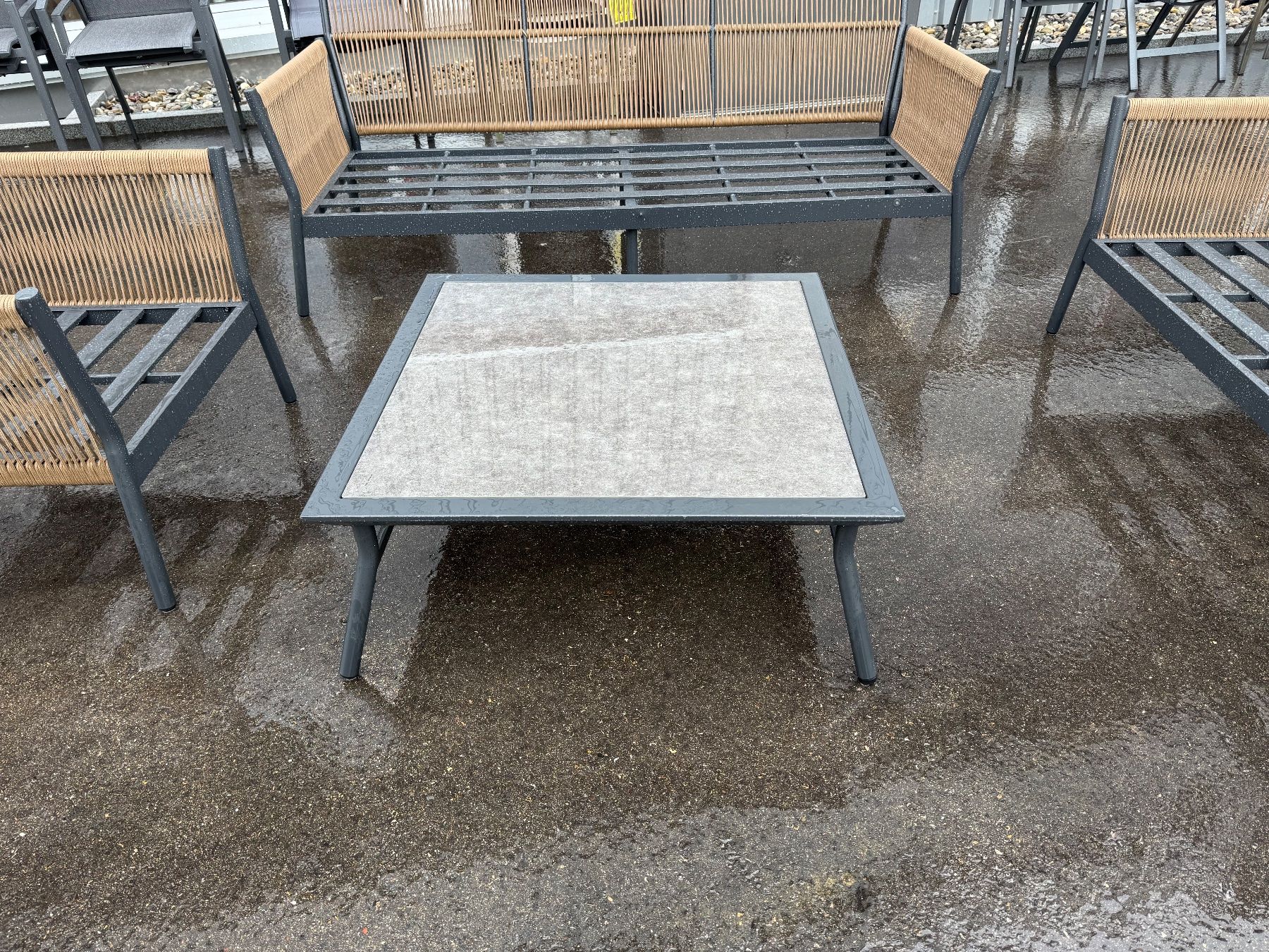 Tavoli: Loungetisch Grau mit Glasplatte – Nuovo e nell'imballaggio originale da Trachslau venduto da baeretswil15 4
