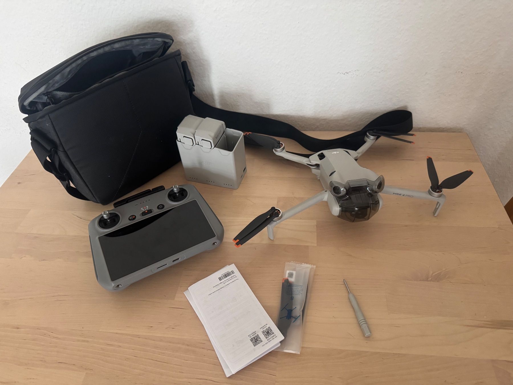 DJI RC Kits de montage: DJI Mini 4 Pro Fly More Combo – D'occasion à Uster par The_Winter_Soldier