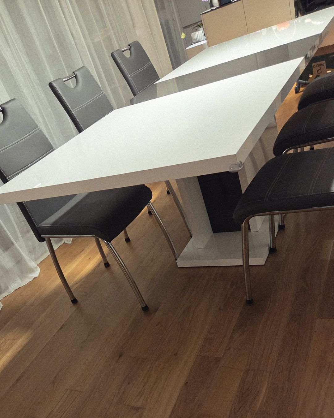 Tables: Esstisch mit 6 Stühlen guter Zustand – D'occasion à Täuffelen par pat_2xyy 1