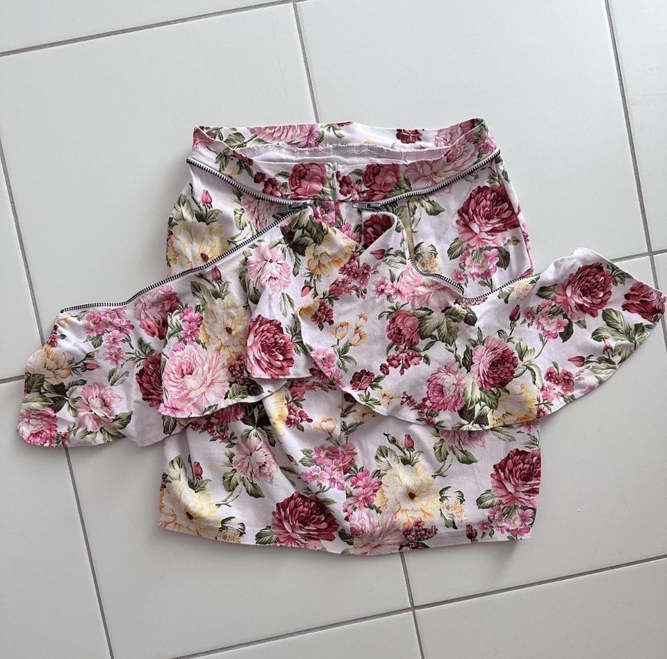 Röcke: Blumen Rock 🌹🌸🌺🌷 – Gebraucht aus Winterthur von nik_pr58 5