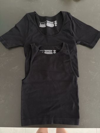 2x Sporttop schwarz Grösse XS (Primark)