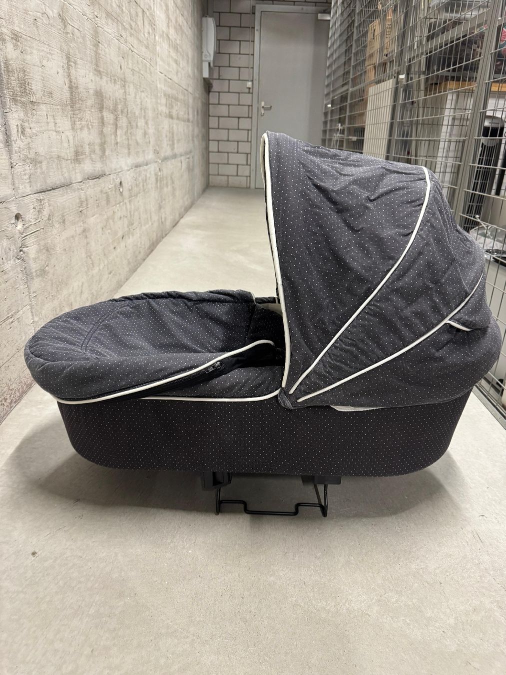 Carrozzine: Used Stroller Travel System w/ Bassinet Attachment – Usato da Uster venduto da sam_mz6w 1
