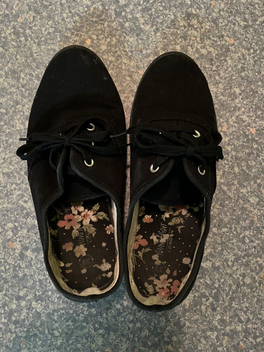 Scarpe da donna: Schwarze Stoffschuhe, Grösse 39 – Usato da Wiggen venduto da Antoniotto