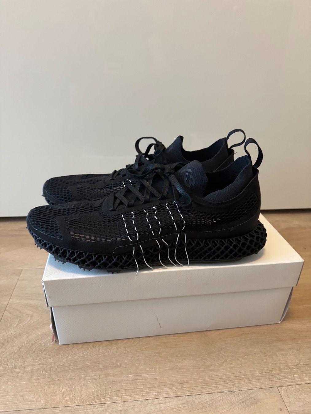 Y-3 Scarpe da uomo: Adidas Y-3 4d Runner Halo Gr. 45 1/3 – Usato da Wädenswil venduto da Sneakerio 1