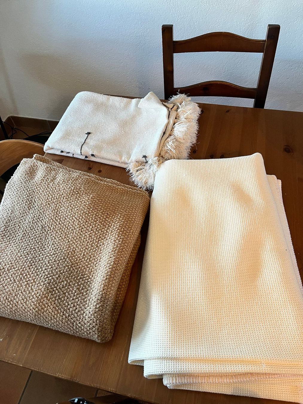 Cuscini: Lot de 4 coussins et 3 plaids – Usato da Nyon venduto da vit_j99t 1