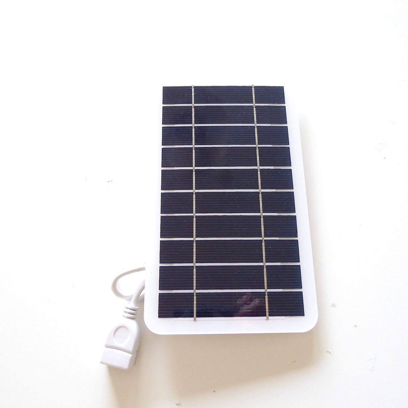 Dispositivi a energia solare: Solar Panel mit USB-Anschluss - Ladegerät – Nuovo (secondo la descrizione) da Basel venduto da Kunterbunt12