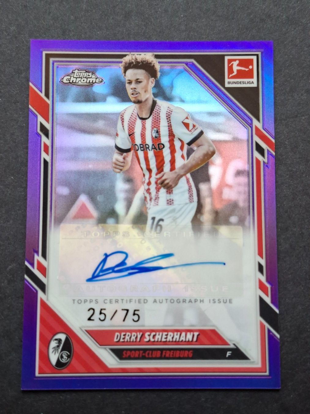 Topps Carte collezionabili: Derry Scherhant /75 Auto Refractor Freiburg Chrome 25-26 – Usato da Olten venduto da cweb