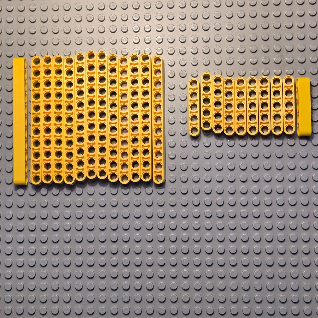Lego Kit di costruzioni: Lego 23x Lochbalken gelb – Usato da Basel venduto da Swi-7621