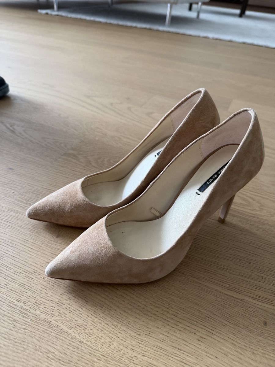 Zara Damenschuhe: Zara Basic Suede Pumps - Size 37 - Elegant Heels for Spring  – Neu (gemäss Beschreibung) aus Olten von Solongoo