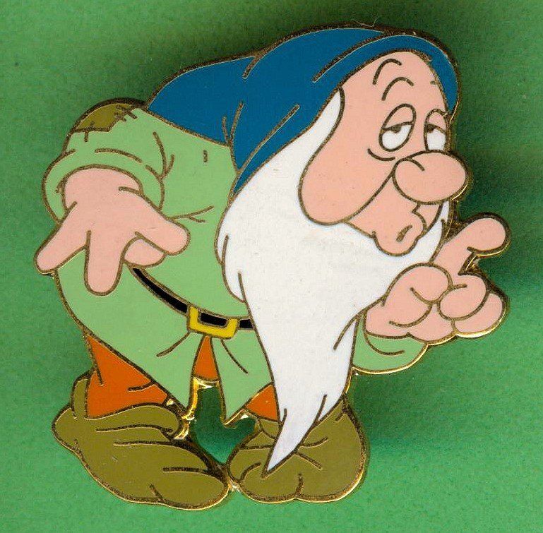 Disney Placchette & Badge: Disney   Zwerg  SCHLAFMÜTZ – Usato da Winterthur venduto da Sammleroase