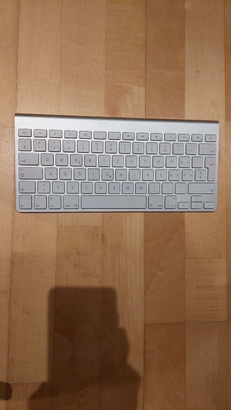 Apple Claviers: Apple Magic Keyboard Modell A1314 – D'occasion à Arisdorf par GoodJoice