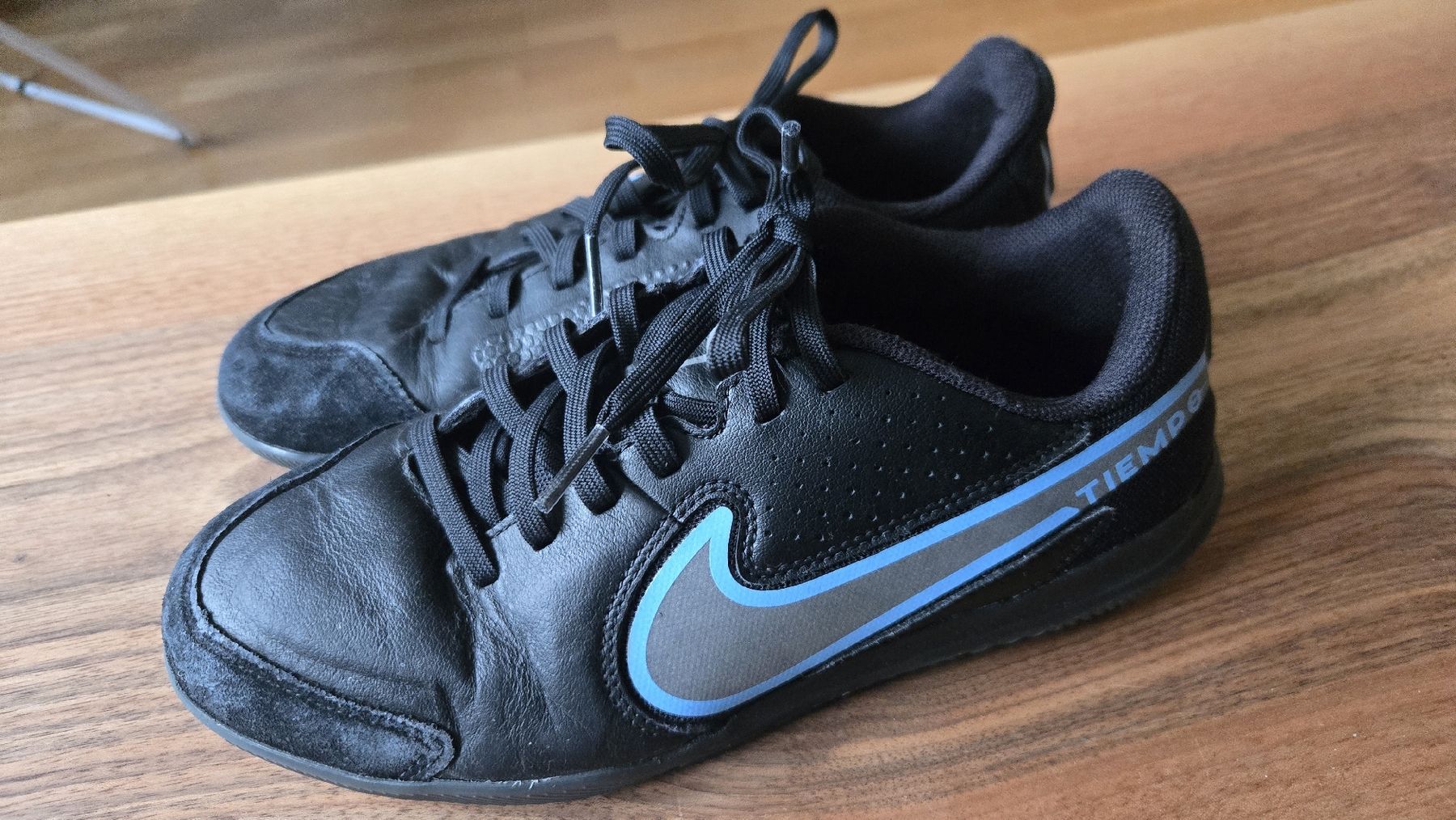 Nike Scarpe per ragazzi: Nike Hallenschuhe gr.36.5 – Usato da Zürich venduto da Deesay