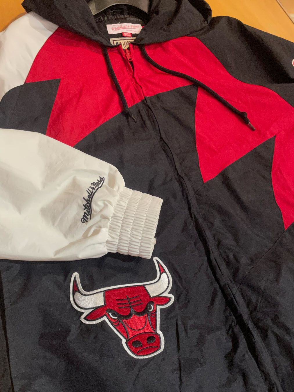 Mitchell & Ness Jacken: MITCHELL & NESS CHICAGO BULLS WINDBREAKER JACKET SZ: M – Gebraucht aus Cortaillod von Stay_Alive_vintage 3