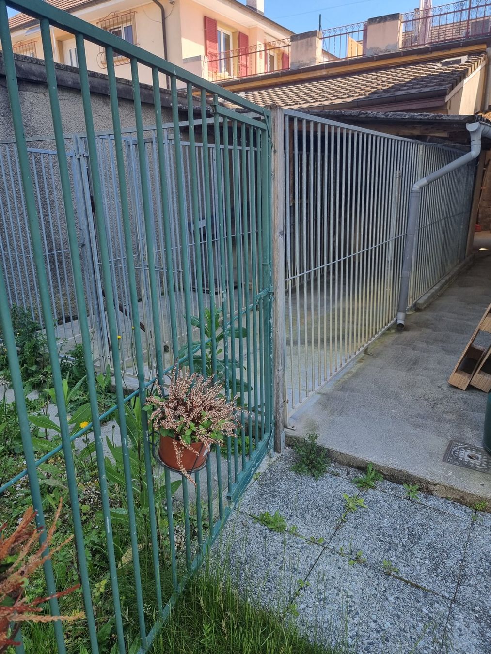 Gabbie, trasporto & Sicurezza: Chenil - barrière en fer extérieur à vendre – Usato da Neuchâtel venduto da cle_j6qj 1