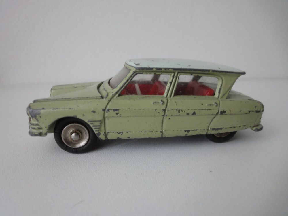 Voiture Miniature Dinky Toys Citroën P55 Code 3 Verte à L'échelle 1:43 – Modèle Collection