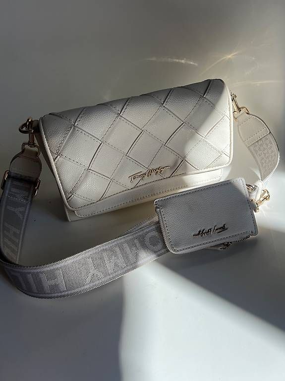 Tommy Hilfiger Borse da donna: TOMMY HILFIGER BORSA A TRACOLLA – Usato da Mendrisio venduto da ele_fsn8 1