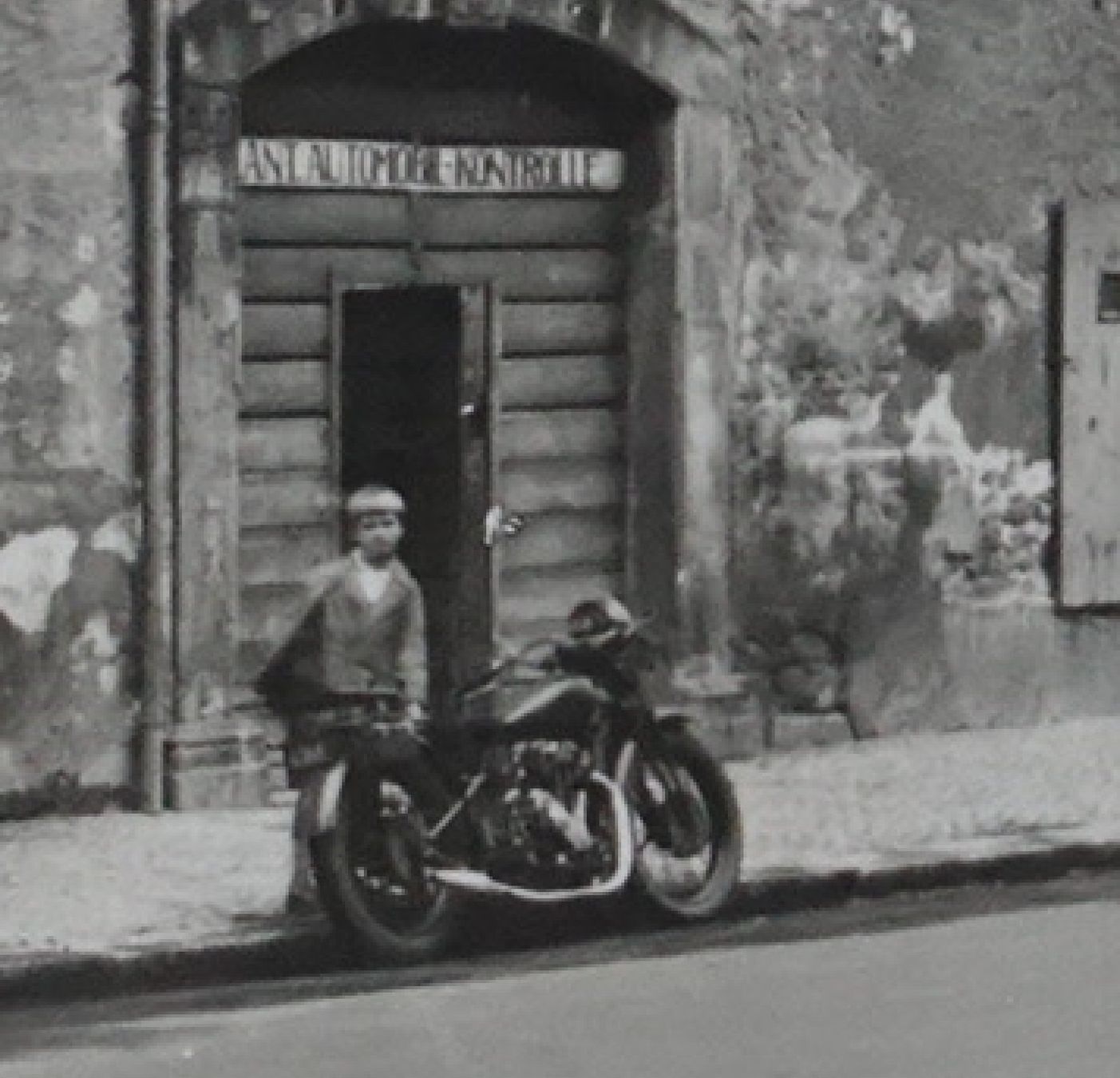 Cartoline postali: Basel, das alte Zeughaus, belebt, Motorrad – Usato da Lenzburg venduto da fh1 2