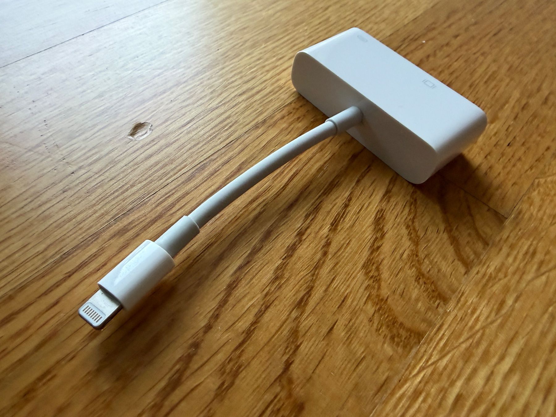 Apple Laufwerke & Adapter: Original Apple Bildschirm-Adapter Lightning zu VGA – Gebraucht aus Basel von durelm 2