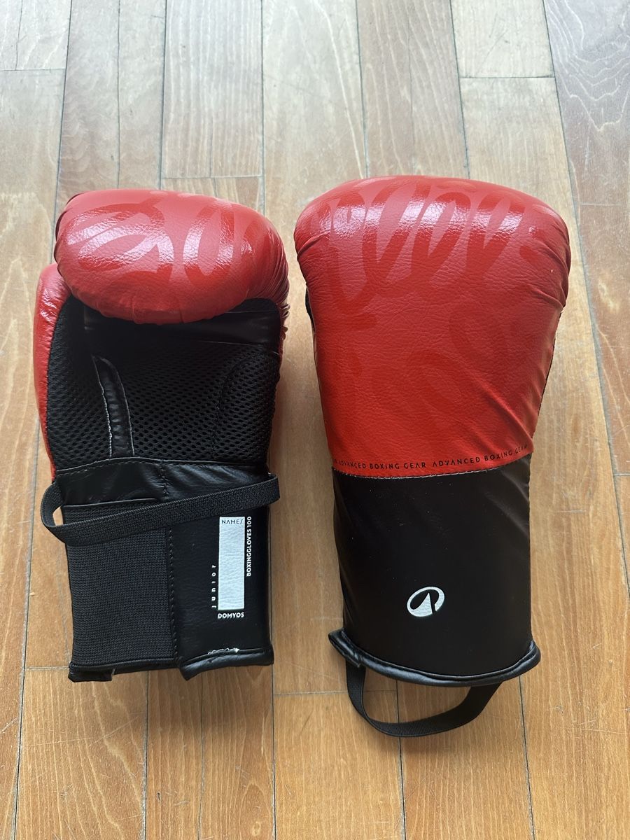 Decathlon Guanti & manicotti: Boxing Gear - Red/Black - Lightweight Sparring – Usato da Büren an der Aare venduto da bradlee512 2
