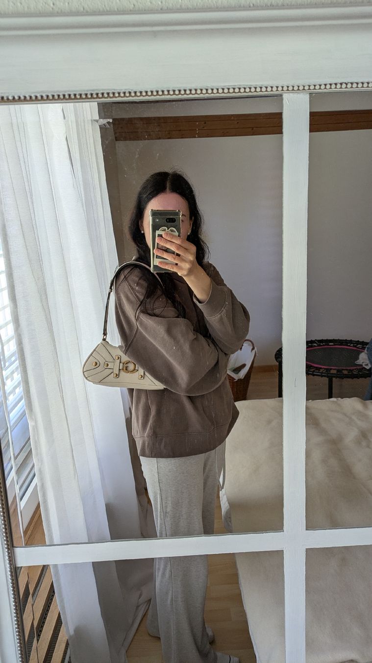 Guess Borse da donna: Guess Schulter Tasche Creme Weiss – Usato da Trüllikon venduto da NAURELIJ 6