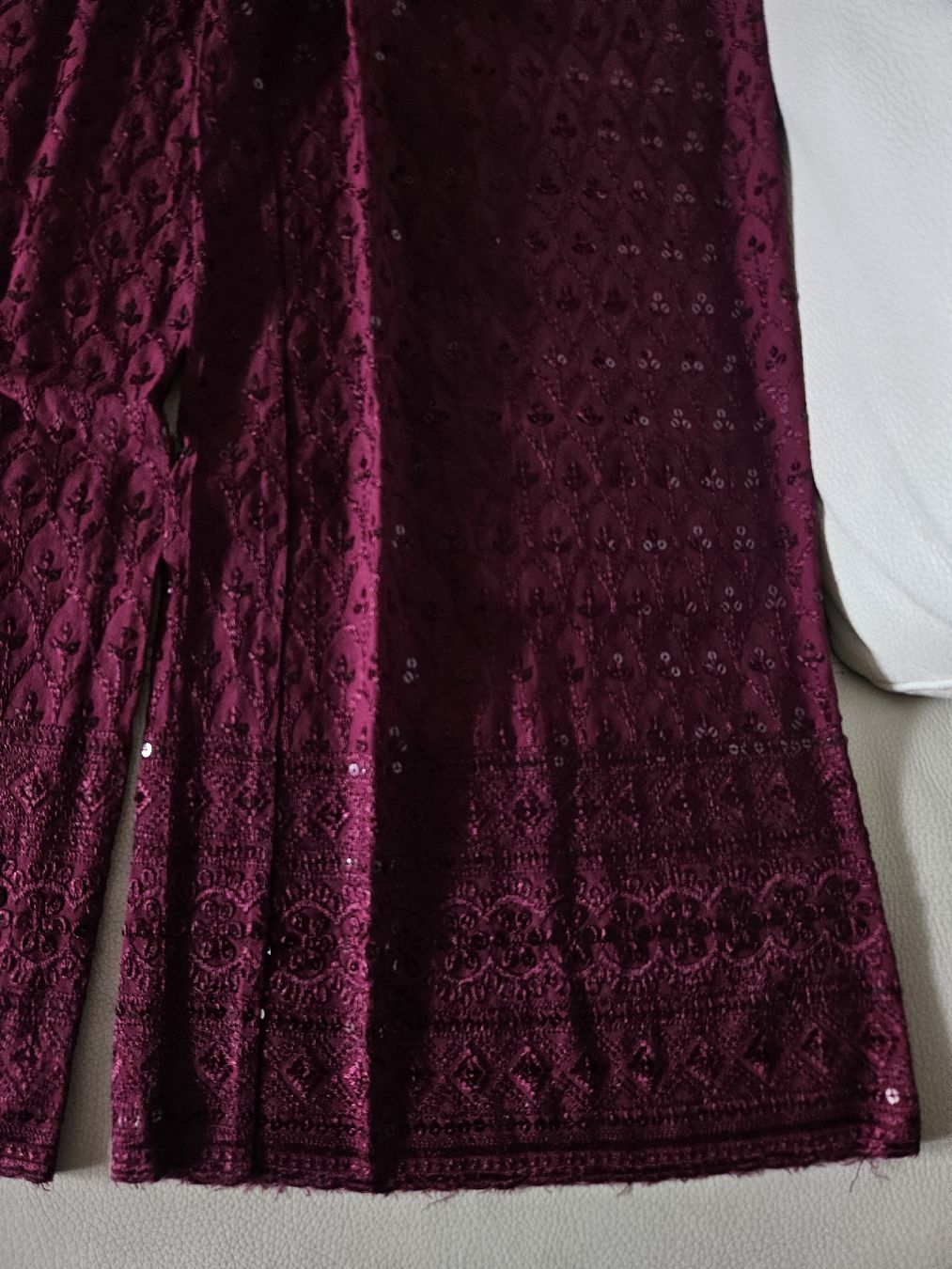 Pantaloni: Pantalon brodé avec strass – Nuovo e nell'imballaggio originale da Les Acacias venduto da minnie6 2