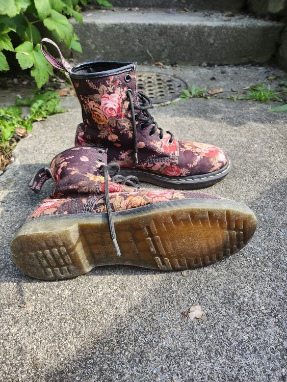 Blumige Dr. Martens Stiefel EU 39. gebraucht Kaufen auf Ricardo