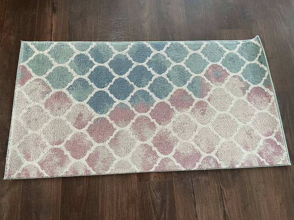 Tappeti: Teppich türkis/rosa – Usato da Oensingen venduto da Chuet