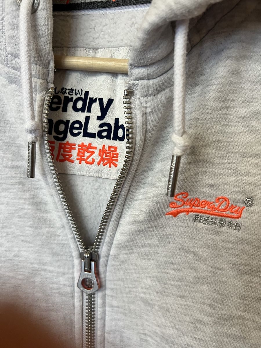 Superdry Giacche: Superdry Kapuzenjacke Gr.36, hellgrau, neuwertig – Usato da Scuol venduto da ricos81 1