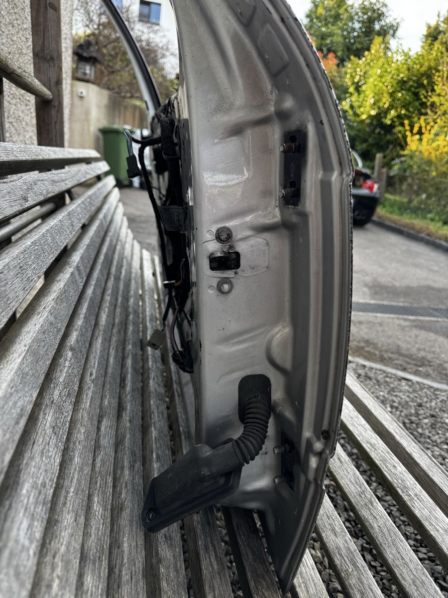 BMW Alle Autoersatzteile: BMW E36 Compact Fahrertüre Silber – Gebraucht aus Richterswil von Marlon53 2