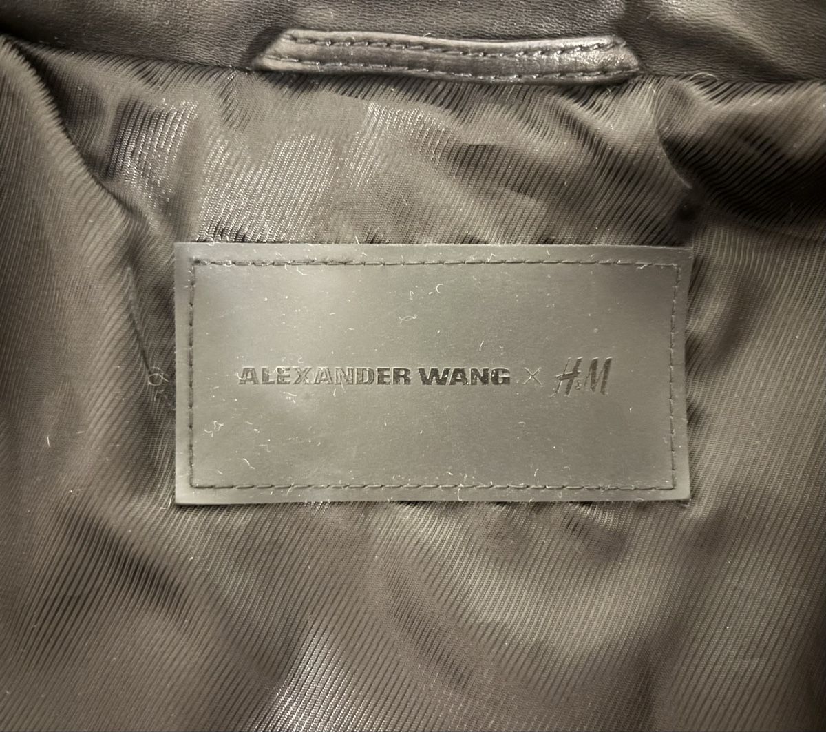 Alexander Wang Giacche: Alexander Wang x H&M Black Leather Jacket, Size 38 – Nuovo e nell'imballaggio originale da Stallikon venduto da BurgerDog 5