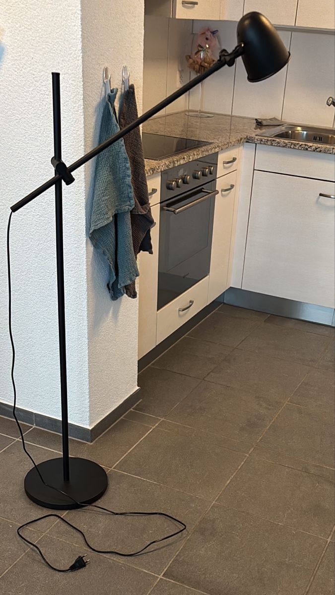 Ikea Lampade: Ikea Stehlampe schwarz – Usato da Kollbrunn venduto da Amelia87