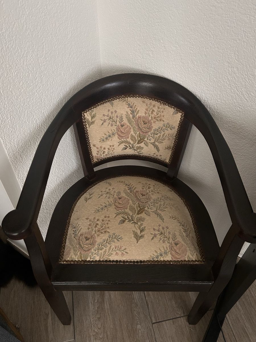 Sedie: Antiker Holzstuhl mit Blumenmuster – Usato da Zofingen venduto da Froggylonglong 3
