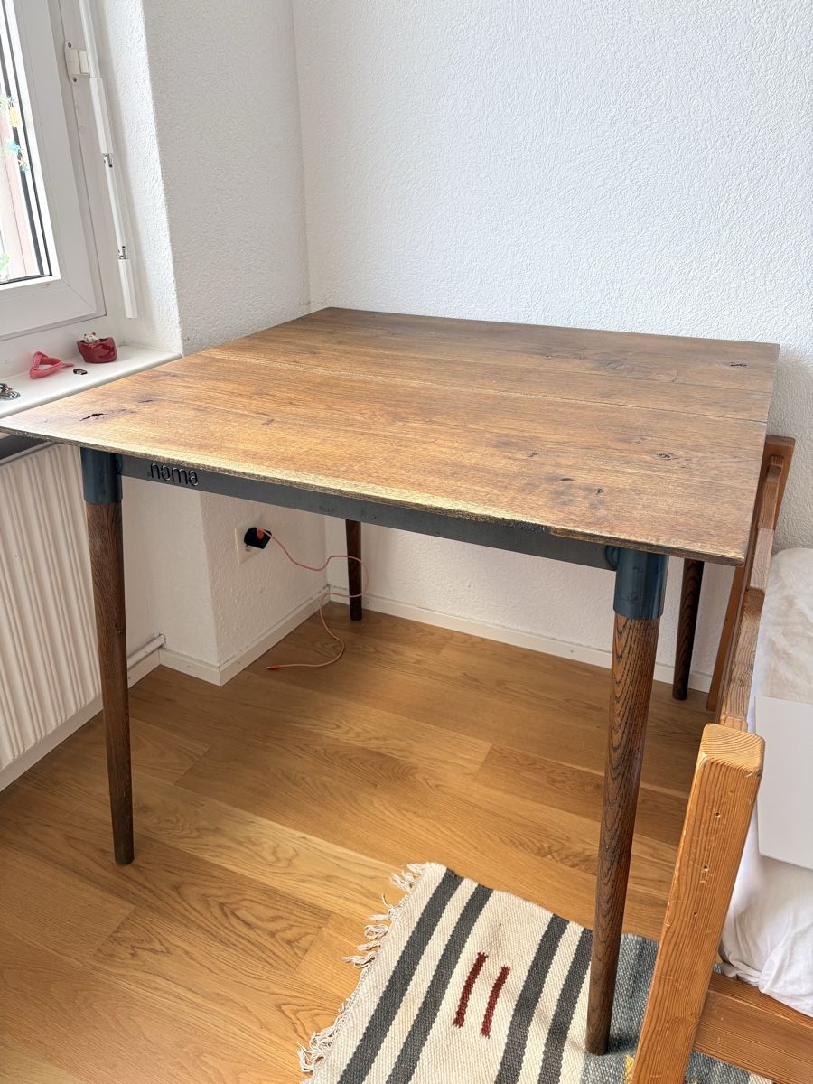 Tavoli: Small dining/cafe table oak – Usato da Zürich venduto da des_bv89