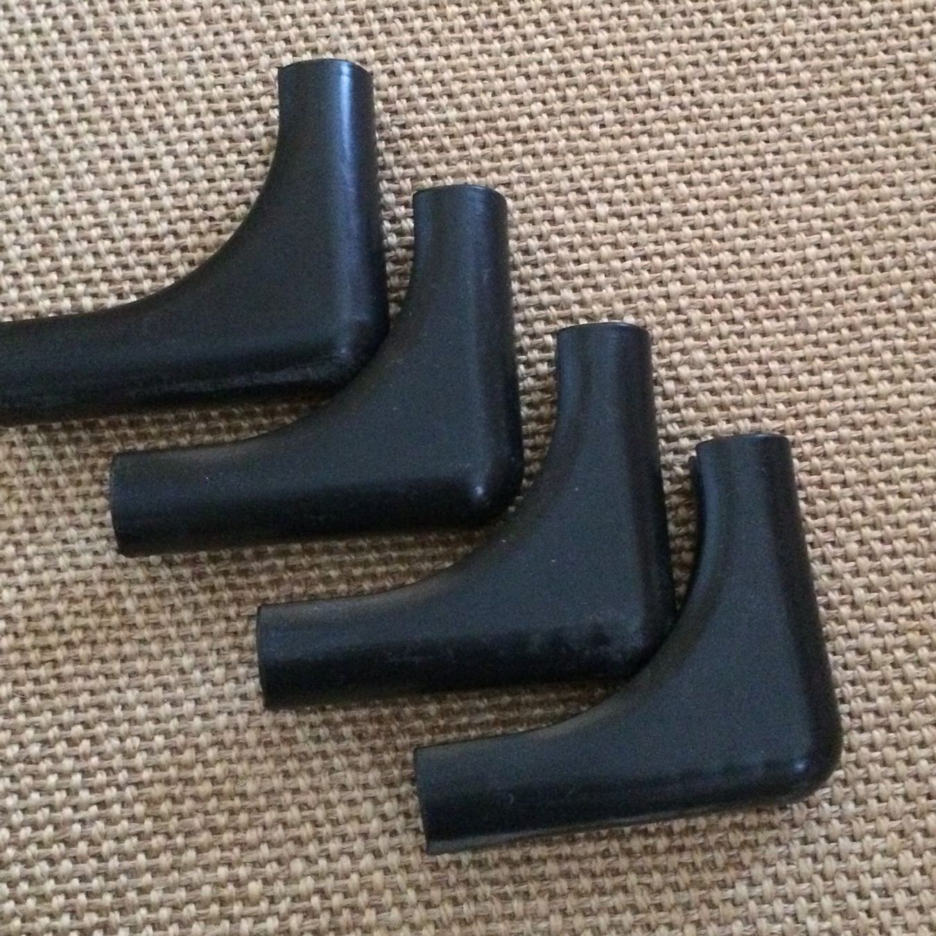 Supporti a parete: 4 Stück Eckenschutz, schwarz – Usato da Buchs AG venduto da ReaNaTsch 1