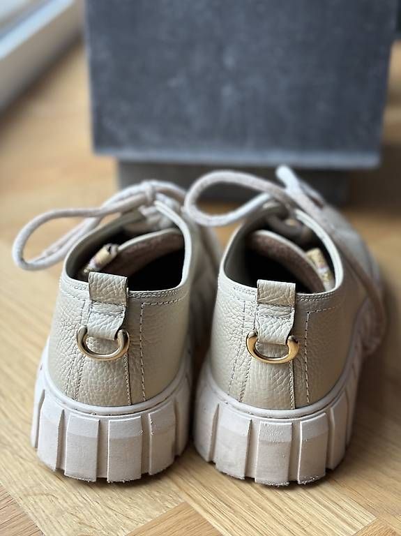 Scarpe da donna: Sneakers  – Usato da Stettlen venduto da indien11 1